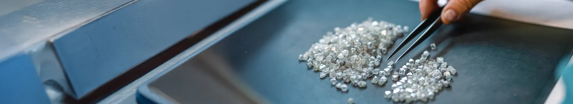 Separating Diamonds