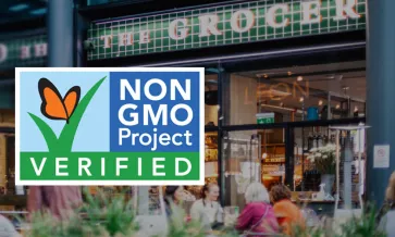 Verificação não-GMO Entrada de mercearia com vista para a rua